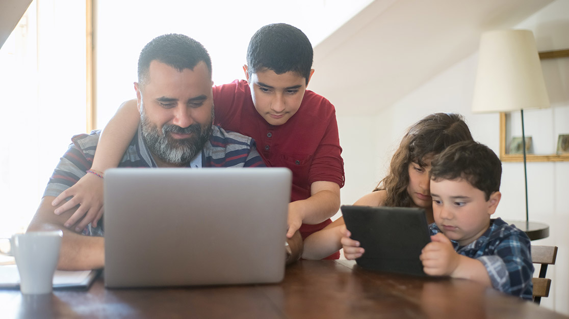 Battle des offres internet pas chères et sans engagement : RED Box vs Boîte Sosh