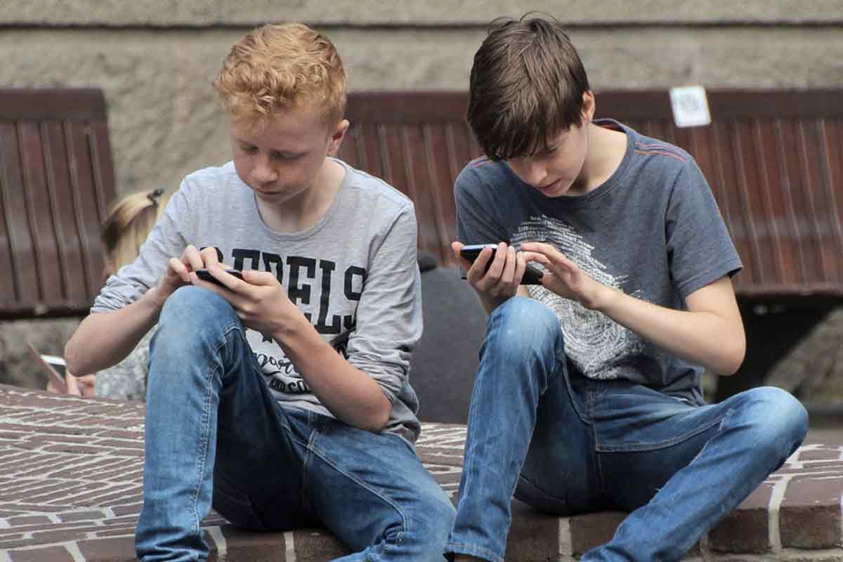 Forfaits B&You 90 Go et NRJ Mobile 130 Go