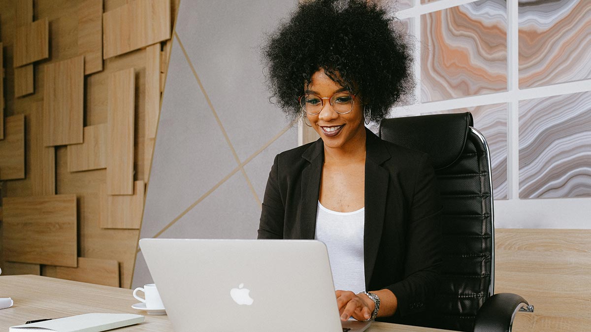 Bons plans internet à 10 € par mois : Vente privée Freebox Révolution vs Séries limitées SFR Box