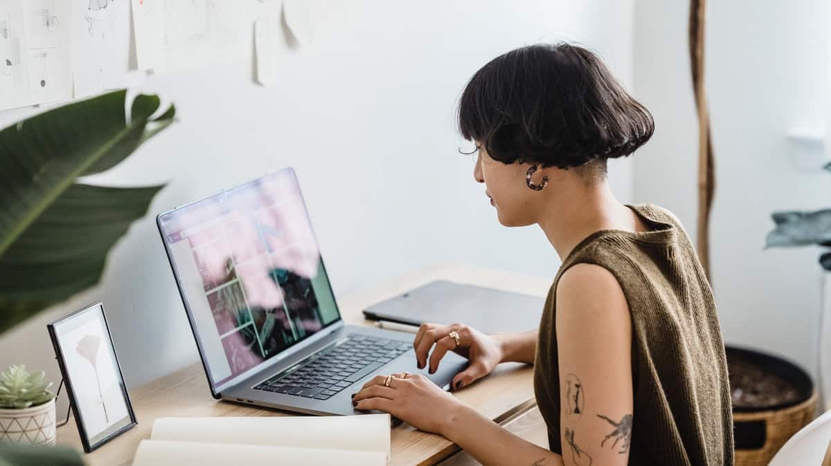 Bouygues Télécom vs Free : le duel des box fibre à moins de 10€ !