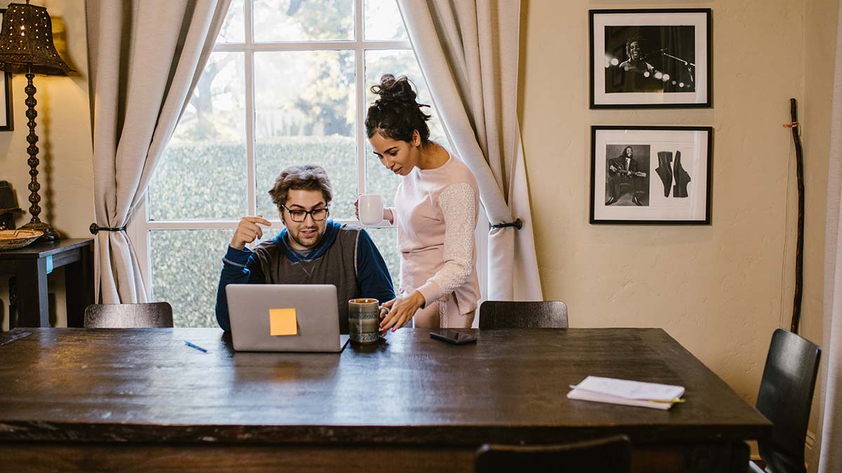 Box internet sans engagement à moins de 20 € par mois : Boîte Sosh vs RED Box