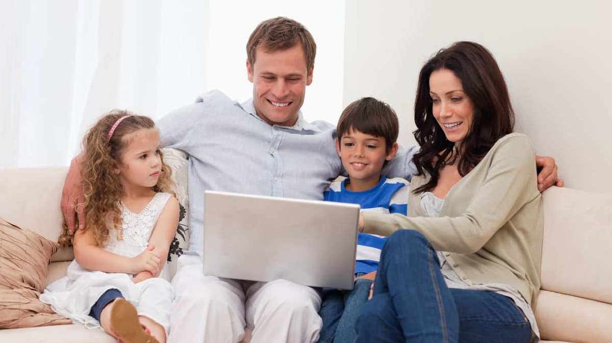 C’est l’heure du match ! RED by SFR, Sosh et Free… Quelle box internet sans engagement est faite pour vous ?!