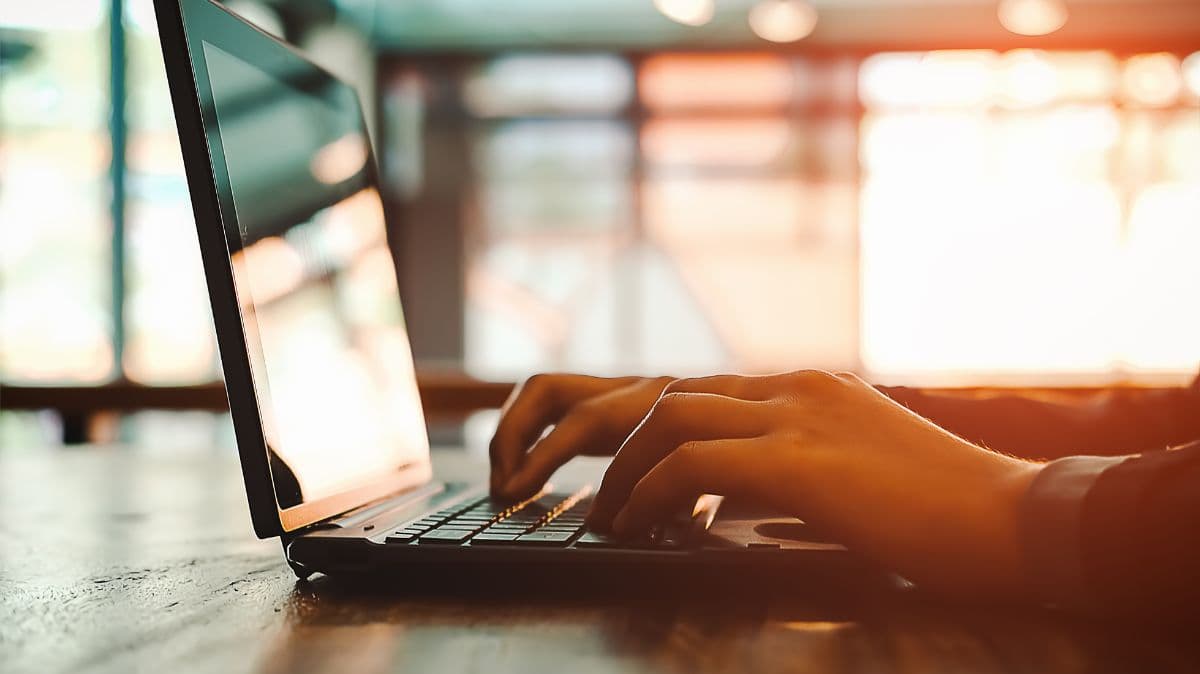 Découvrez notre TOP 3 des box fibre sans engagement : qui de Sosh, RED by SFR ou Free choisirez-vous ?