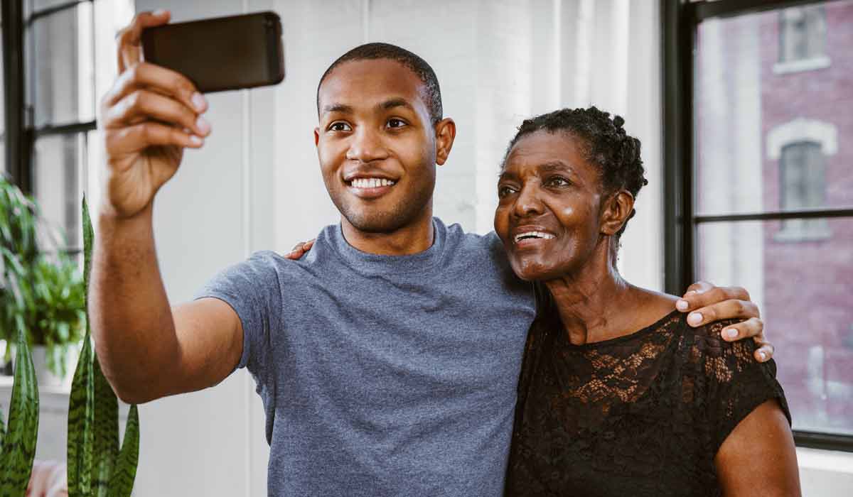 Deux forfaits illimités chez RED by SFR valables sans condition de durée