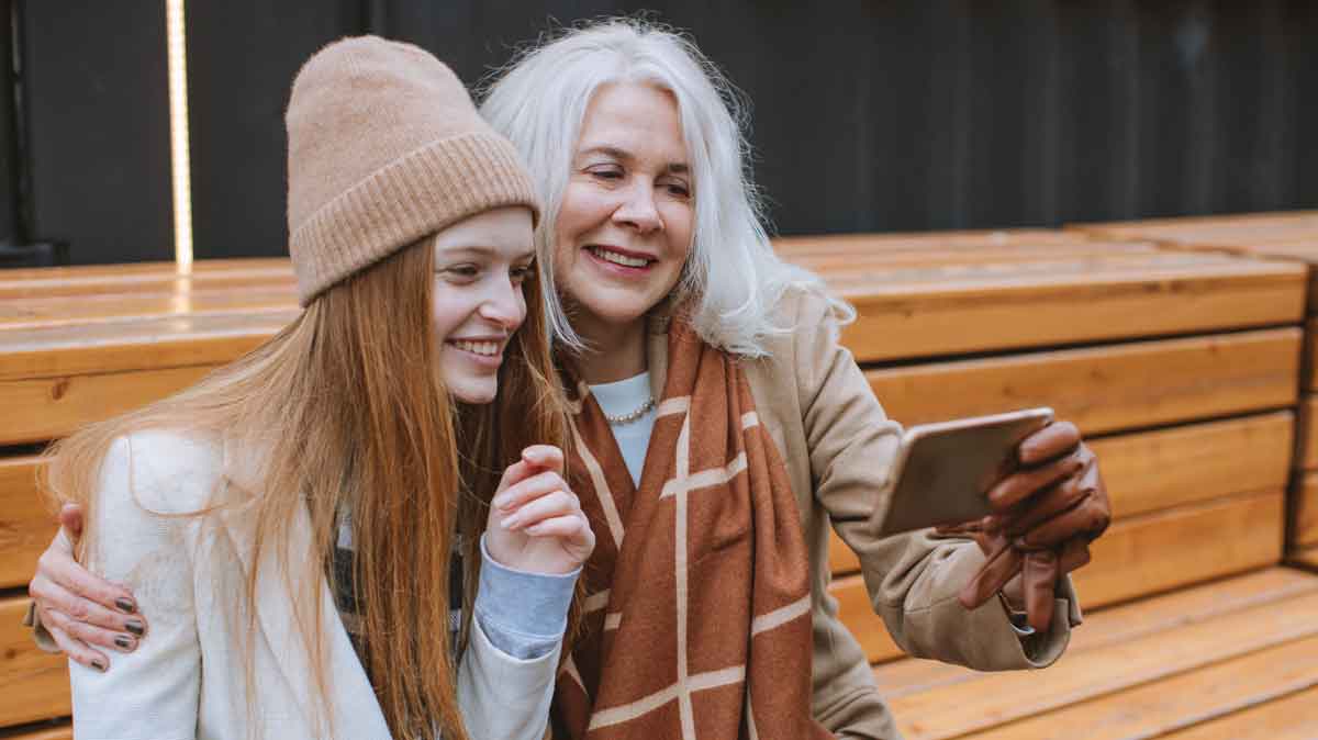 Deux forfaits illimités et sans engagement à 6.99€ par mois  : RED by SFR vs B&You de Bouygues Telecom