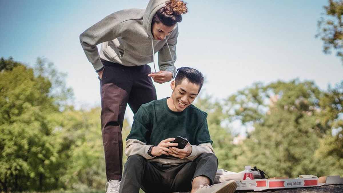 Duel de forfaits mobile 60 Go sans engagement à prix canon : YouPrice vs La Poste Mobile