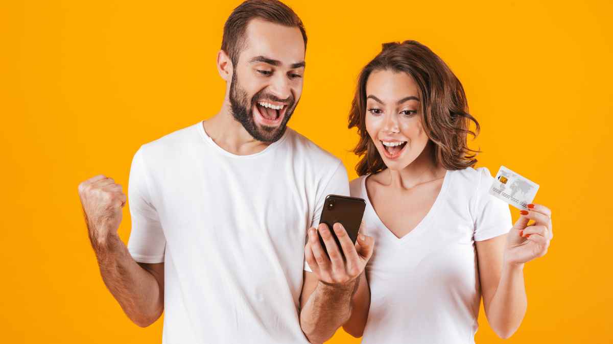 Duel de forfaits mobiles 40 Go à moins de 10€ : qui de B&You ou RED by SFR propose la meilleure offre ?