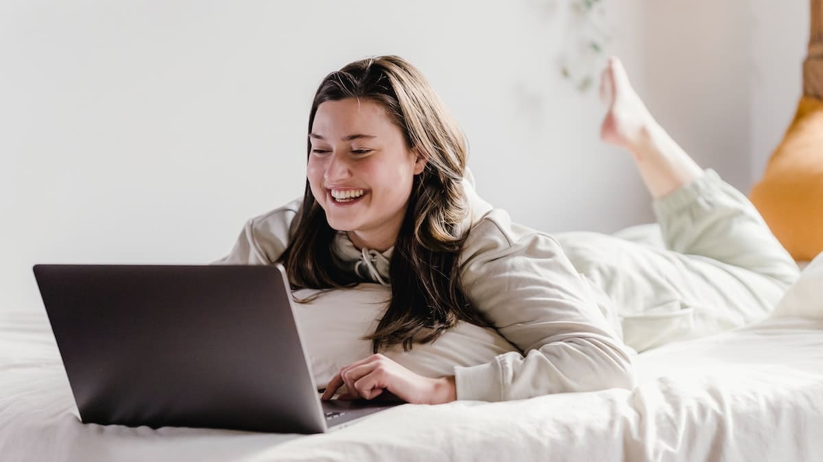 Duel des box internet sans engagement : qui de Sosh ou de RED propose l'offre la plus canon ?