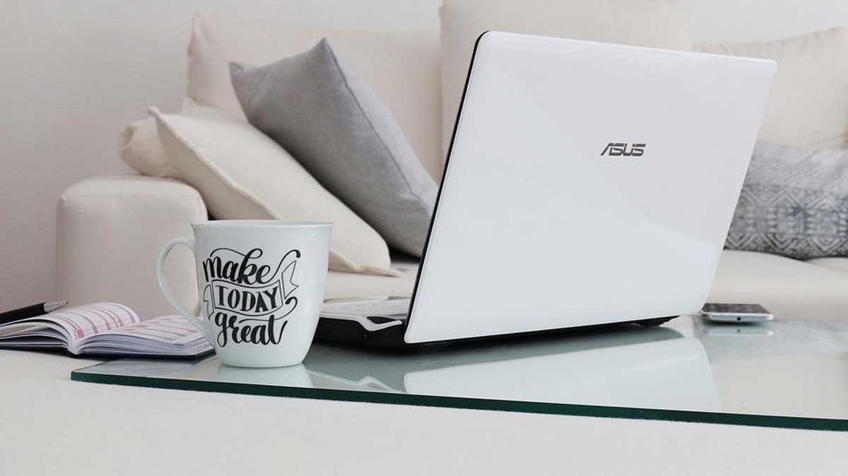 ordinateur et smartphone