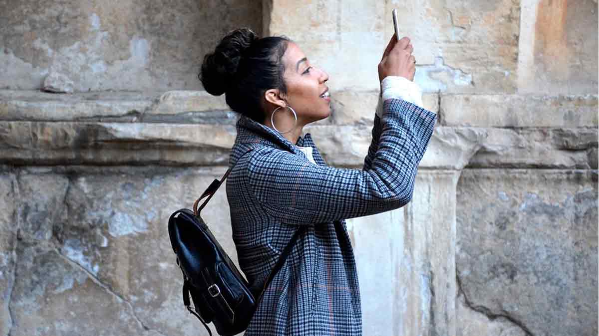 Forfait mobile illimité à seulement 5€ par mois : Lequel choisir entre RED by SFR et B&You de Bouygues Telecom ?