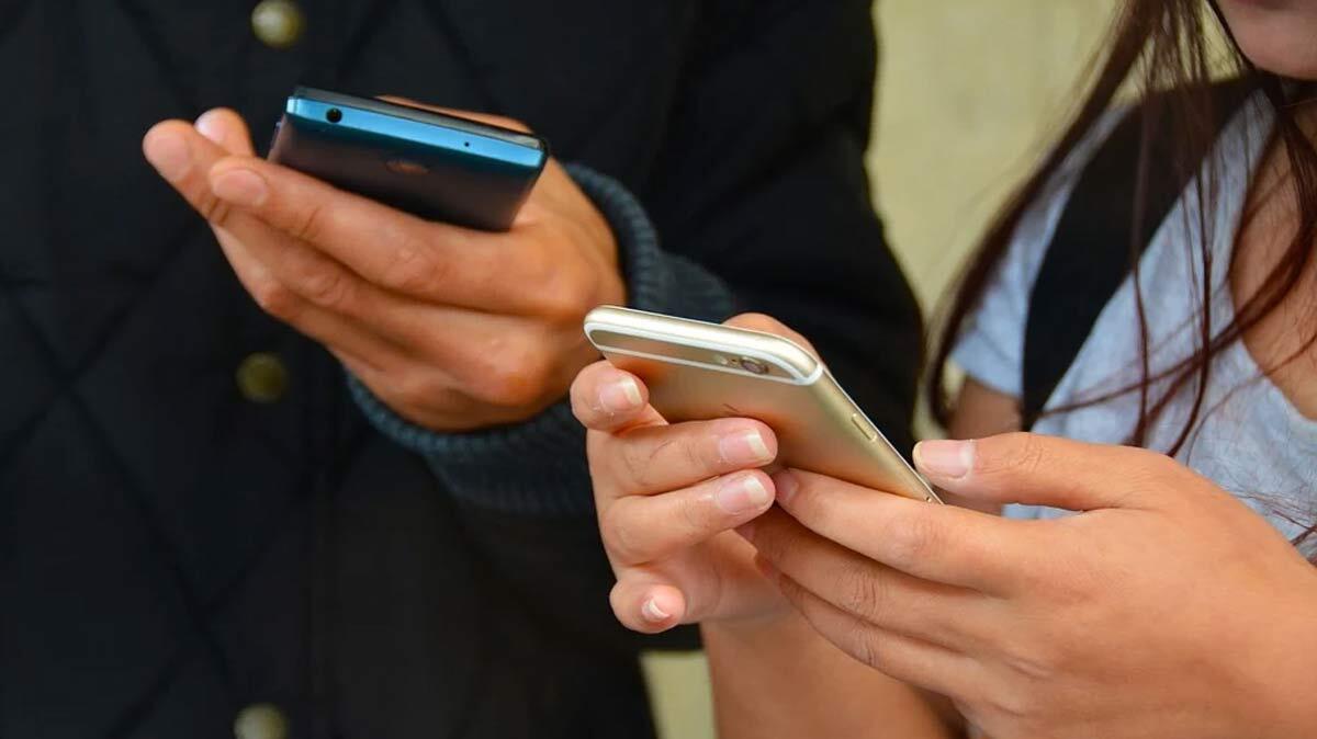 Forfaits mobile illimité 40 Go pas chers : Deux opérateurs en compétition avec leurs promos extras !