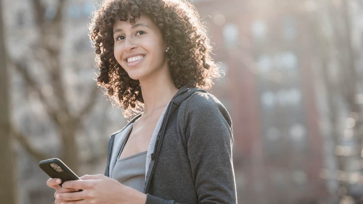 Vous cherchez un forfait mobile 60 Go sans engagement à petit prix ? face à face de 2 promos sublimes