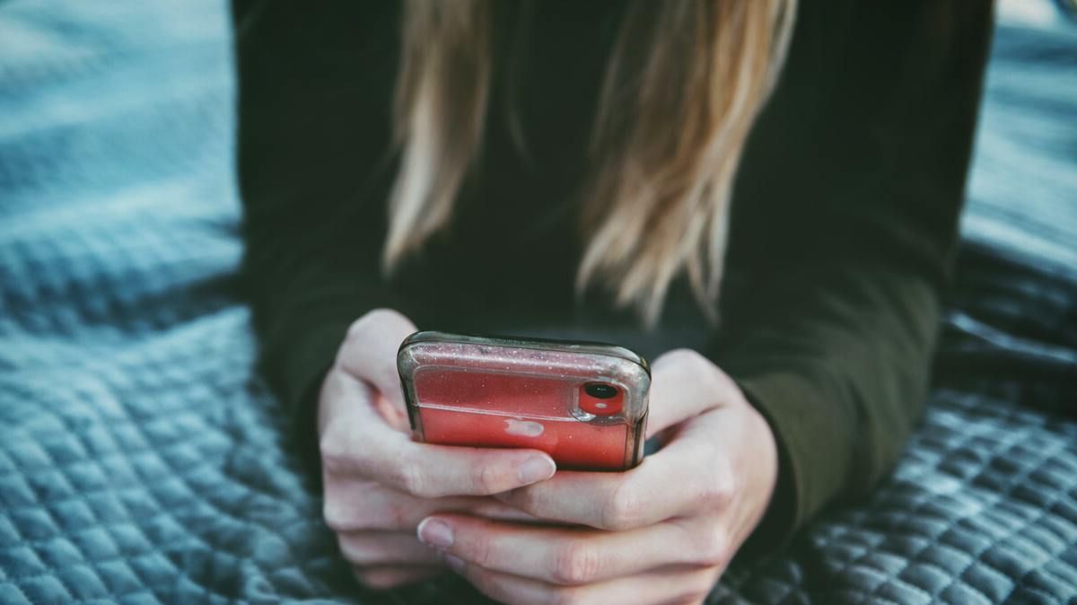 Forfait mobile 5G sans engagement : qui propose la meilleure offre entre La Poste Mobile et YouPrice ?