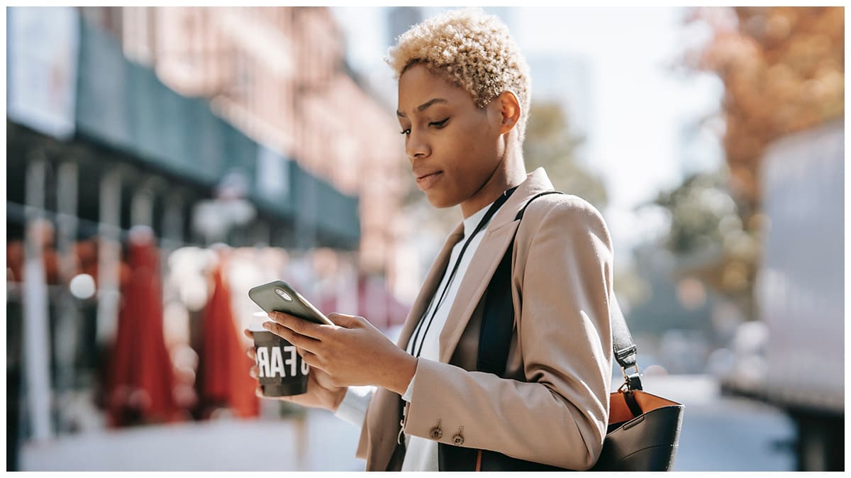 Retrouvez les trois forfaits illimités Free Mobile dès 4,99 € par mois et faites un maximum d'économies !