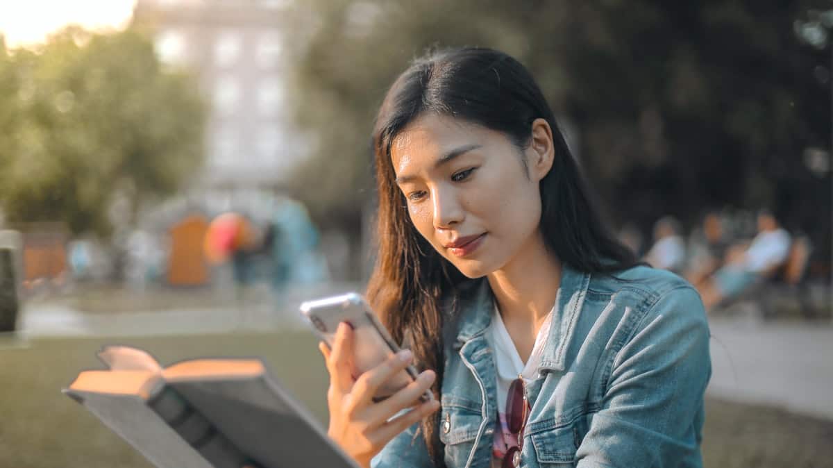 Free Mobile vs RED by SFR : la bataille des forfaits sans engagement avec le plein de data