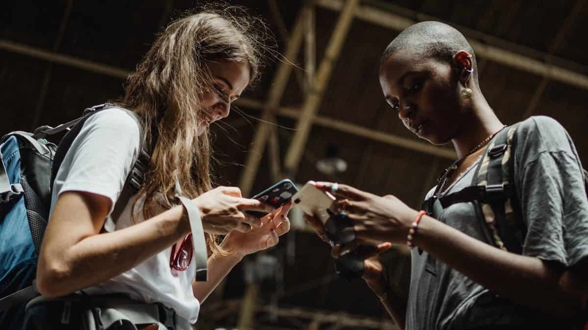 Galaxy S21 FE vs iPhone SE 2022 : lequel est le meilleur ?