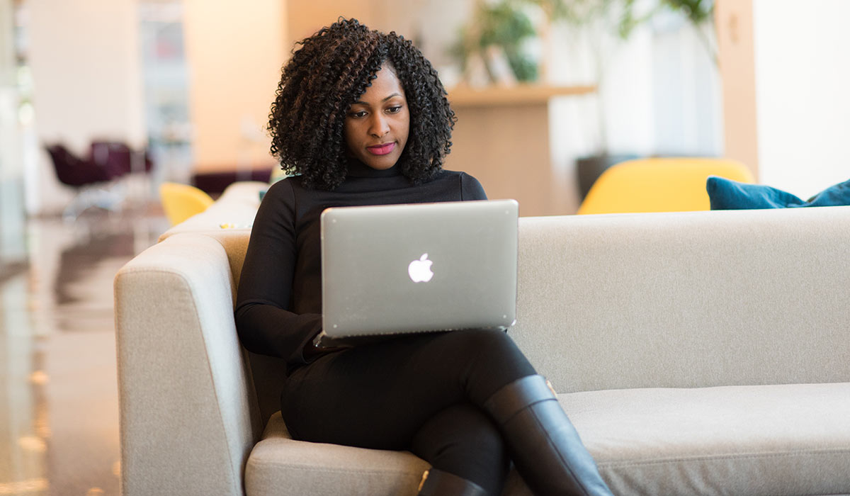 Internet à seulement 10 € par mois : vente privée Freebox Révolution ou séries limitées SFR Box ?