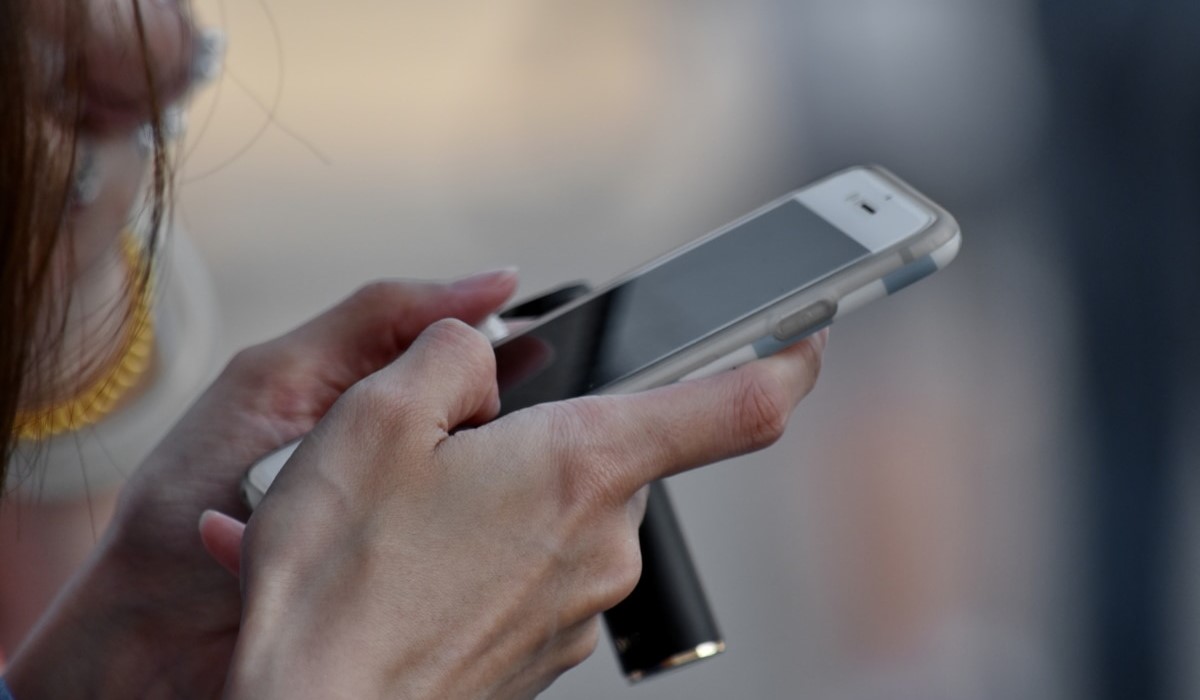 Le choc des forfaits 50Go de Sosh et Free Mobile