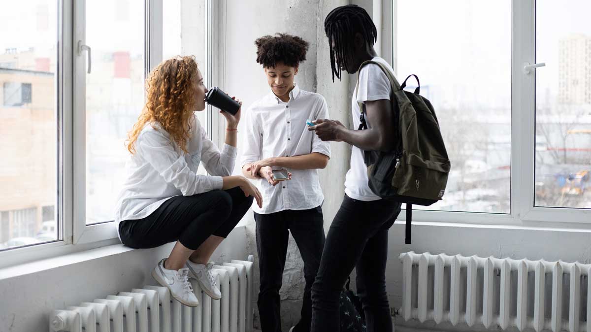 Le match des forfaits illimités 100Go sans engagement à partir de 9.99€ par mois