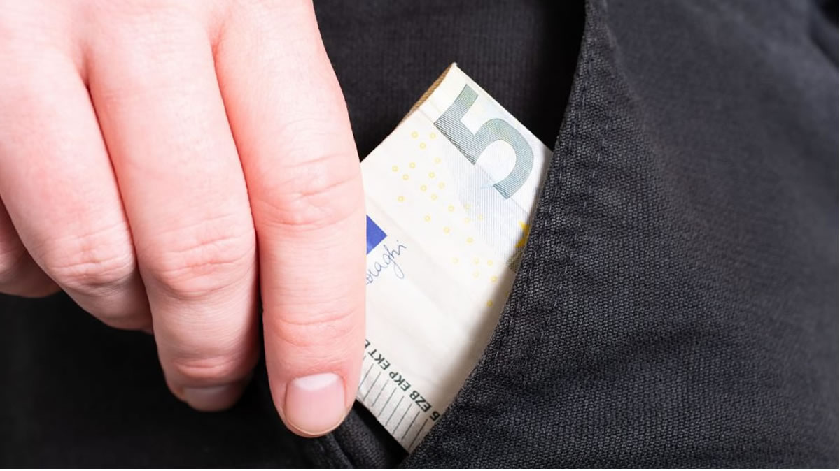 Les forfaits à 5€ : Qui choisir entre Prixtel, RED et B&You ?