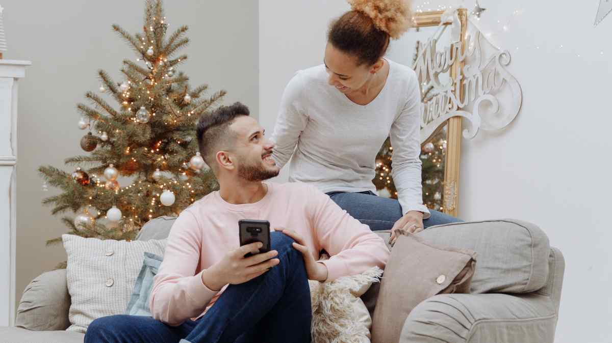 Les forfaits illimités avec 5 Go à 4,99 € sont de retour pour Noël chez Red by SFR, B&You et Free Mobile !