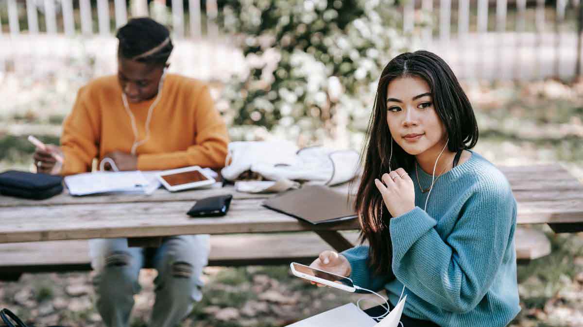 Les meilleurs forfaits mobiles pas chers avec 20 Go de données à 6.99€ et sans hausse de prix !