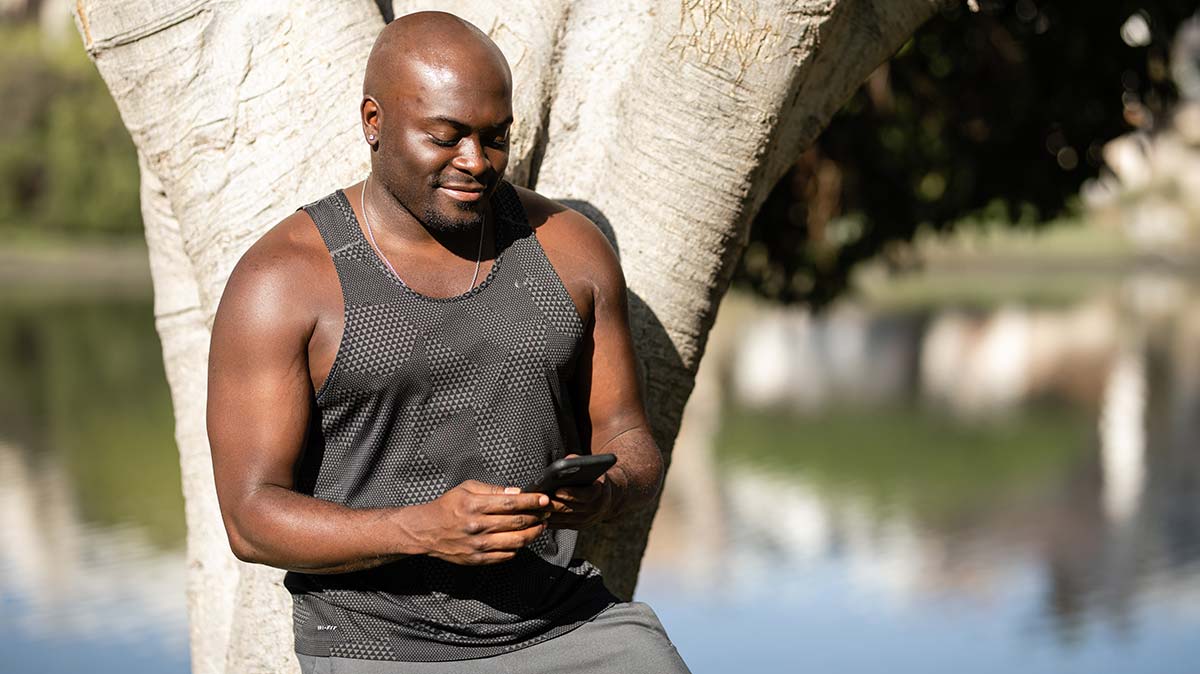 Match des forfaits 80 Go à prix mini : Prixtel contre Syma Mobile