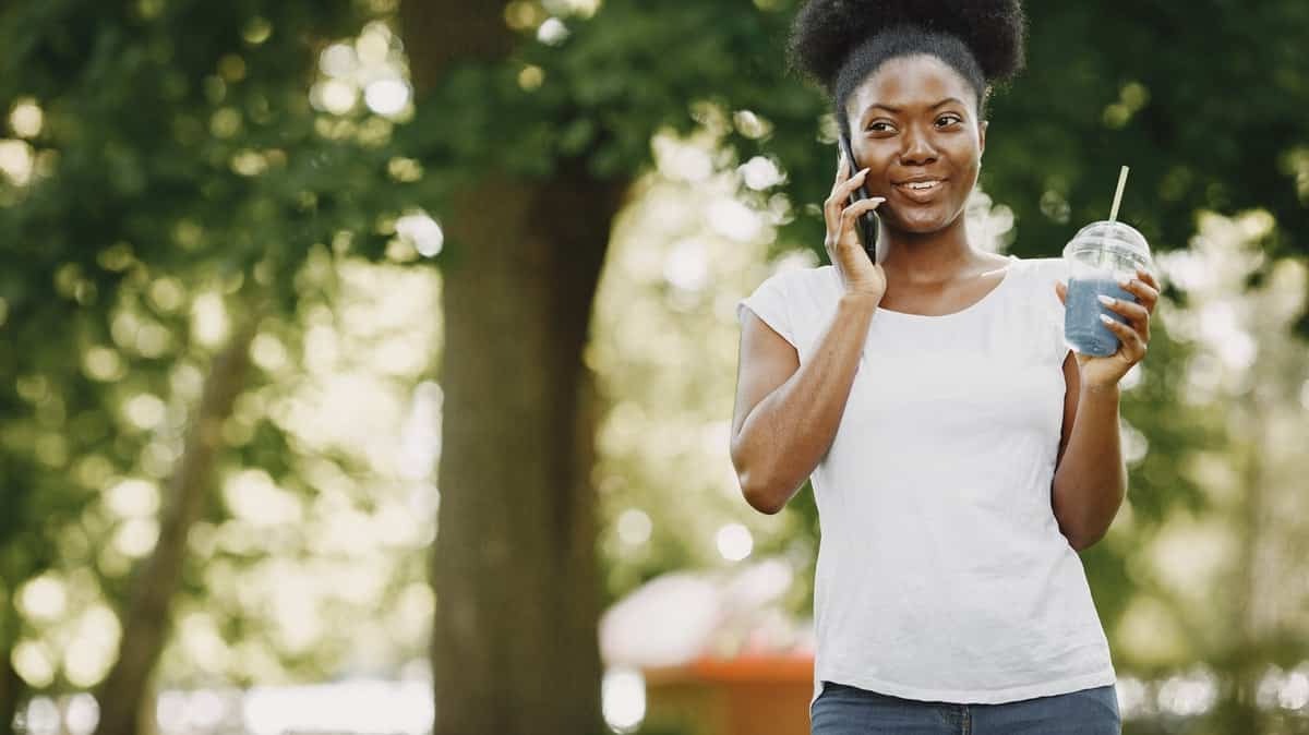 Orange ou SFR : qui propose le meilleur forfait mobile sans engagement ?