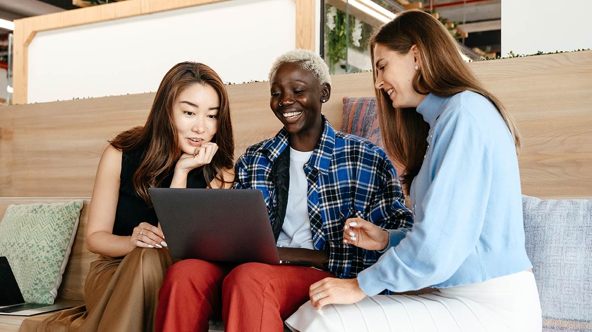 Livebox d'Orange vs SFR Box : Comparez 2 offres Fibre à moins de 23€