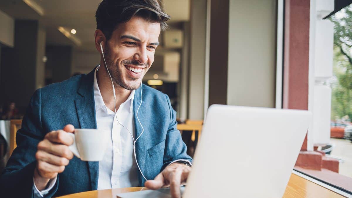 Pas de besoin de s'engager pour profiter de la fibre à prix canon : zoom sur les box Internet de Sosh et RED by SFR !