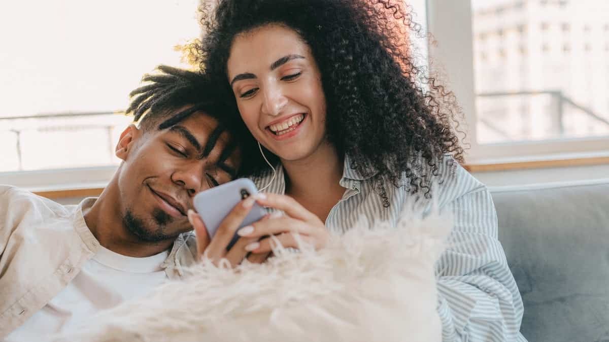 Duel de forfaits mobiles 60 Go à 6.99€ par mois sans engagement de durée