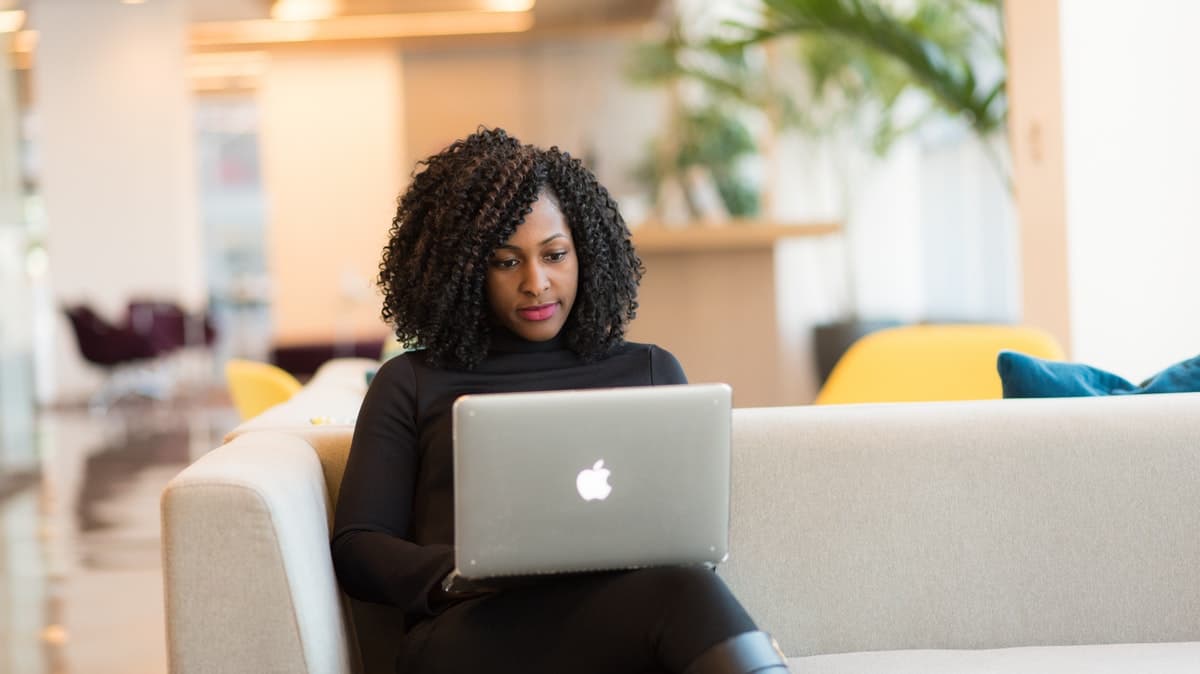 Quelle promo Internet choisir : la vente privée Freebox ou la SFR Box ?