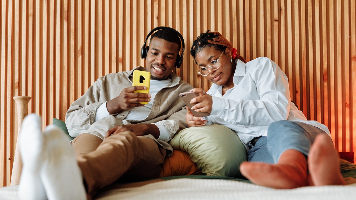 Qui propose le meilleur forfait 70 Go : B&You, Free Mobile, Orange ou RED by SFR ?