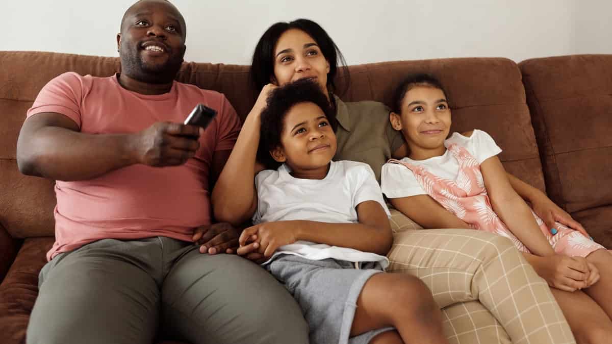 Qui propose le meilleur pack box internet + SMART TV : Bouygues Telecom ou SFR ?