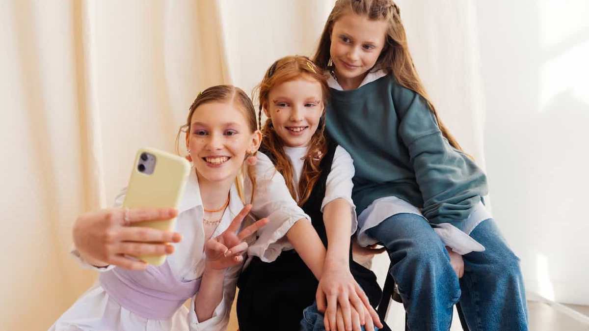 Réseau Orange ou forfait 5G : lequel de ces forfaits 130 Go chez Sosh et B&You propose la meilleure offre ?