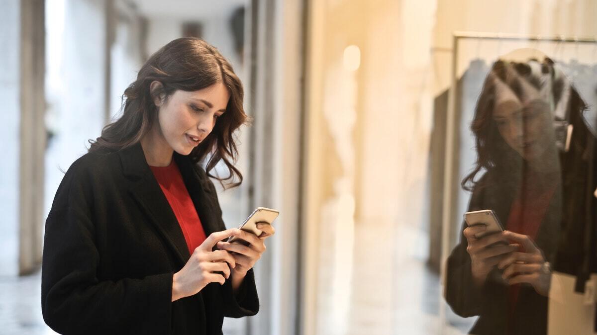 Deux forfaits illimités et sans engagement à 5€ par mois  : RED by SFR vs B&You de Bouygues Telecom