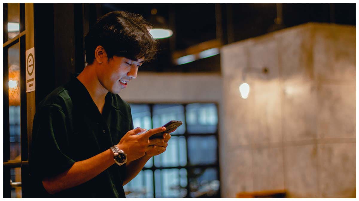 RED by SFR vs Free Mobile : le duel des forfaits mobile 5 Go sans engagement à 4,99 €