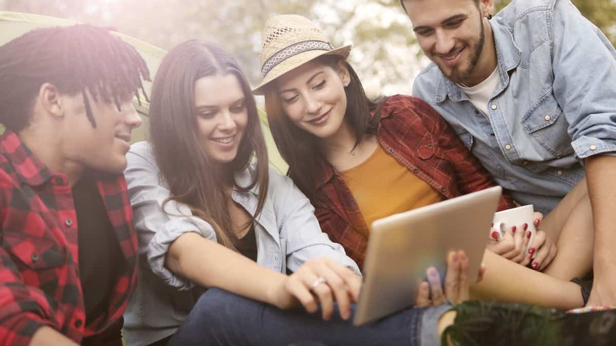 Qui vous proposera la meilleure box sans engagement entre SOSH by Orange et RED by SFR ?