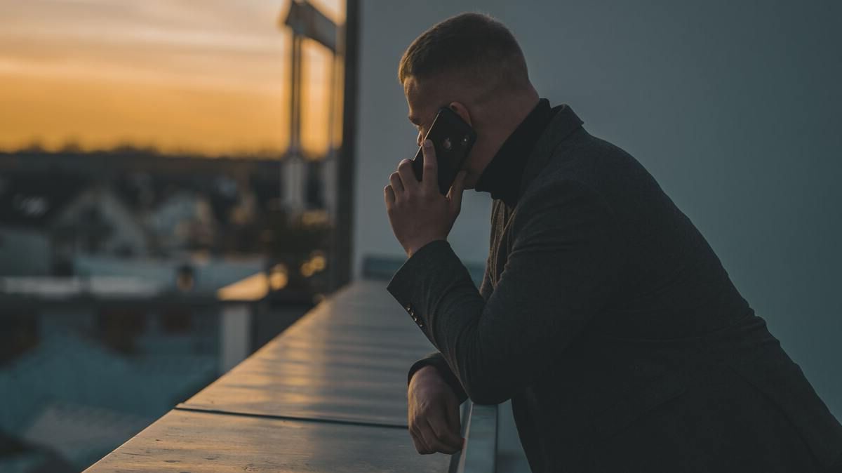 Face à face de deux promos de forfaits mobiles extras 70 Go sur les réseaux Orange ou SFR !