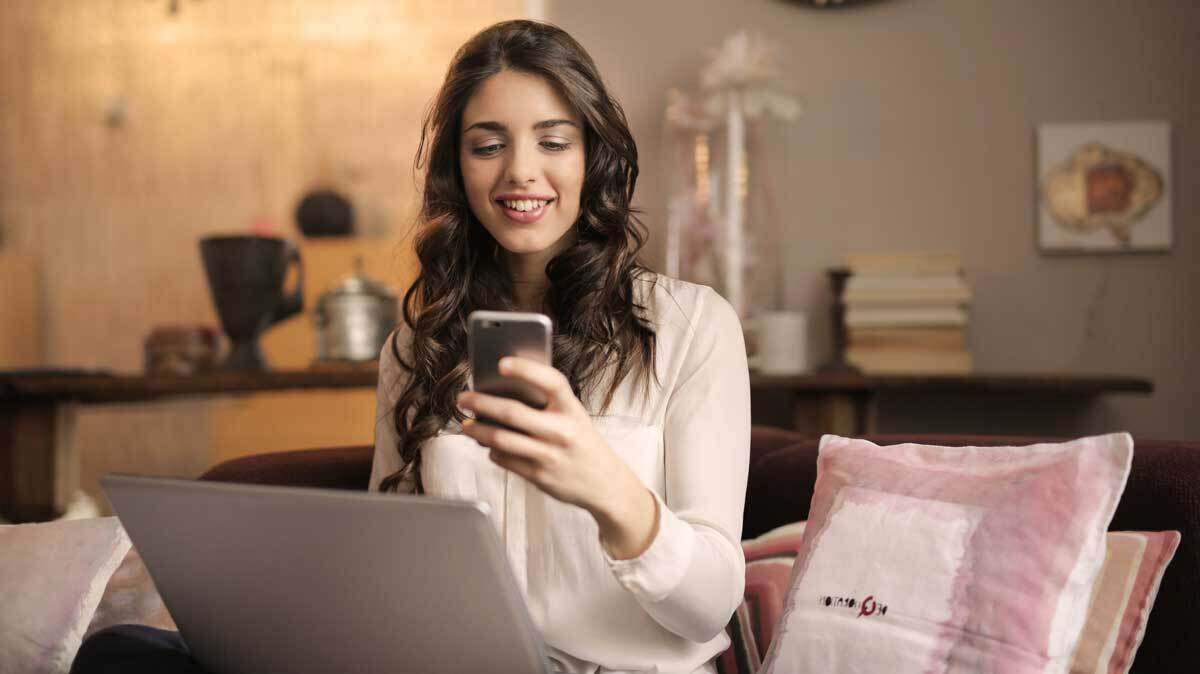 Forfait mobile : face à face de 2 promos illimitées 20 Go à moins de 5€