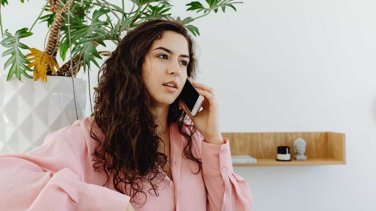 Forfaits mobile illimités 140 Go sans engagement : l'affrontement de 2 offres à moins de 10€