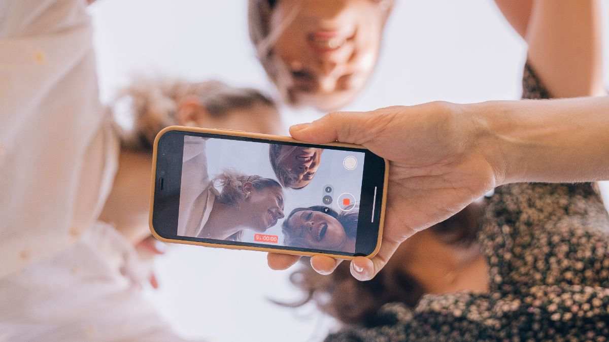 Trois bons plans forfait mobile pas cher et sans engagement pour passer à la 5G de SFR sans se ruiner !