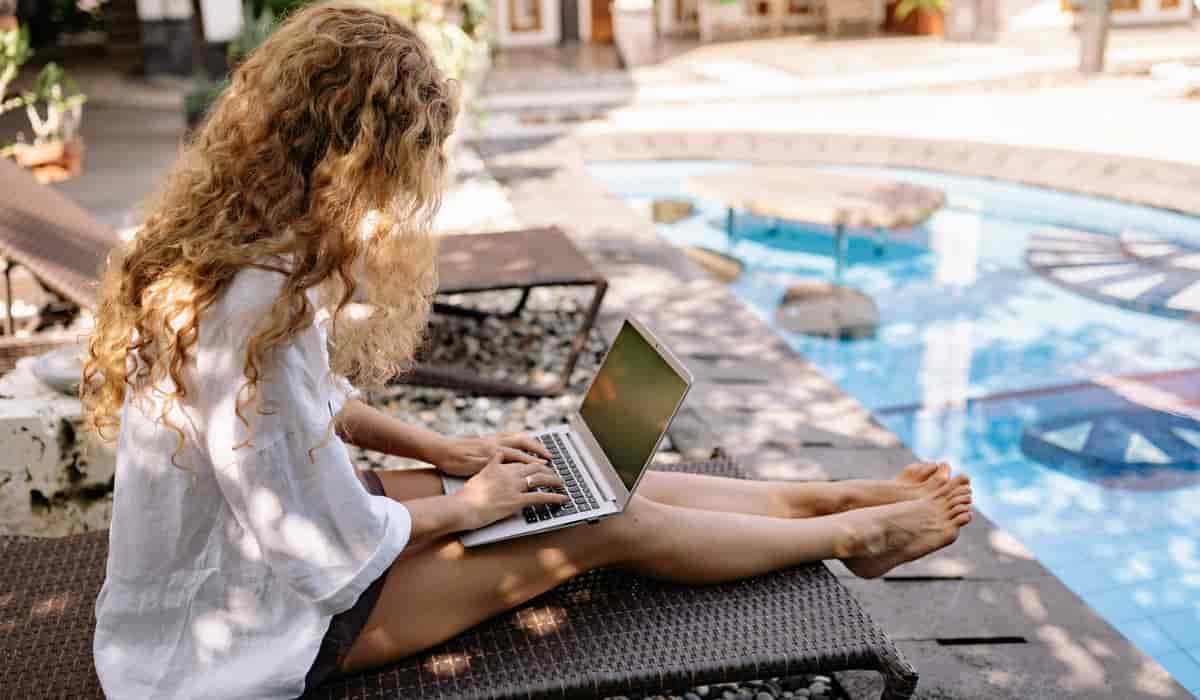 Vente privée Livebox d'Orange vs SFR : quelle box Internet à 20 € par mois choisir ?