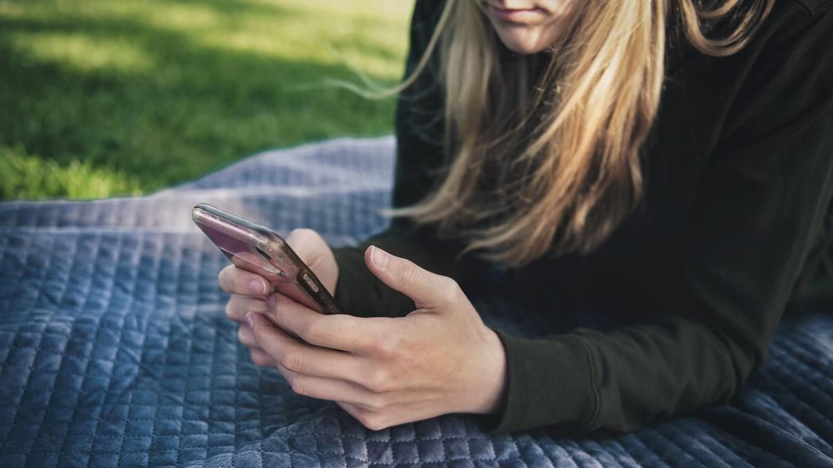 Quatre forfaits pas chers et illimités à moins de 7€/mois chez B&You, Youprice, Cdiscount Mobile et RED by SFR !