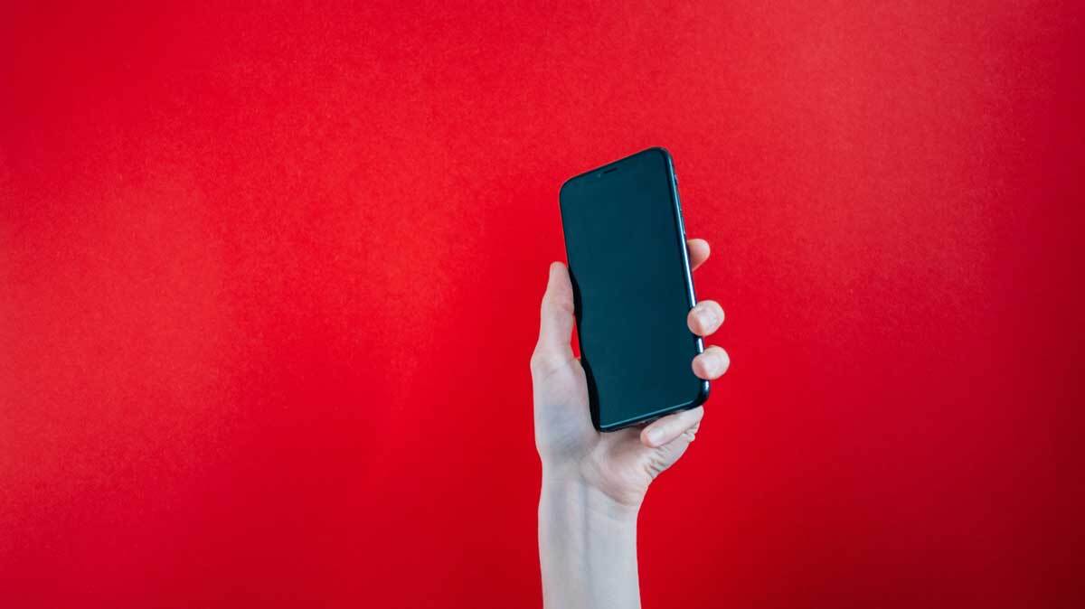 Promos forfaits mobile : Face à face de 2 forfaits sans engagement avec 80 Go de 4G sur le réseau mobile Orange