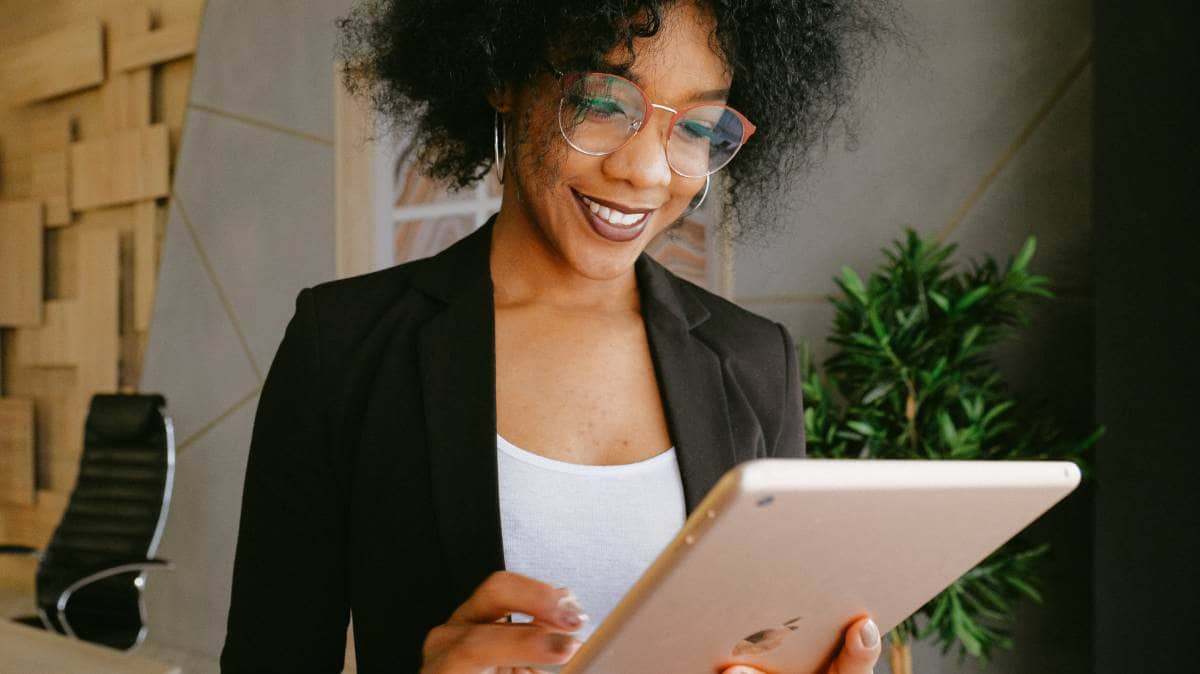 Zoom sur la RED Box : pourquoi choisir cette box fibre sans engagement ?