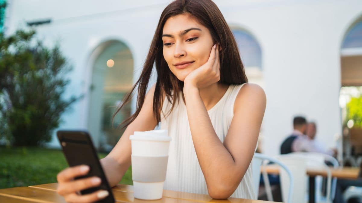 Zoom sur 4 super forfaits mobiles 5G proposés par les opérateurs de réseau Bouygues Télécom, Orange, SFR et Free !