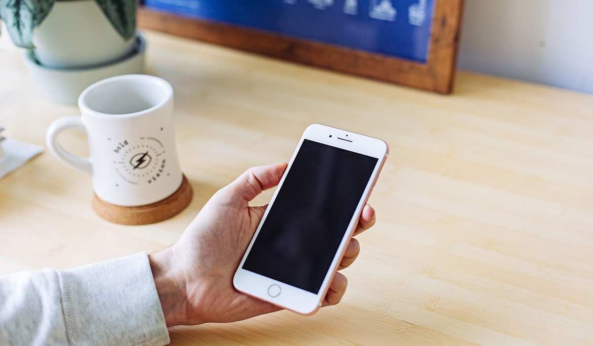 Les forfaits sans engagements et illimités 100Go chez NRJ Mobile, RED By SFR et Free !