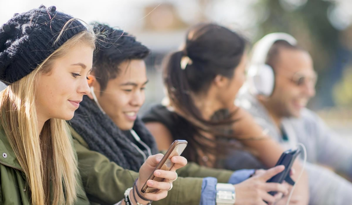 Promo forfait mobile : Lequel choisir entre le forfait Free ou l'offre B&You ?