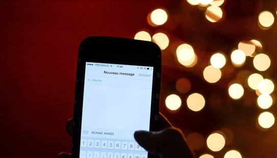 Le SMS pour souhaiter la bonne année recule au profit des MMS et des messageries instantanées